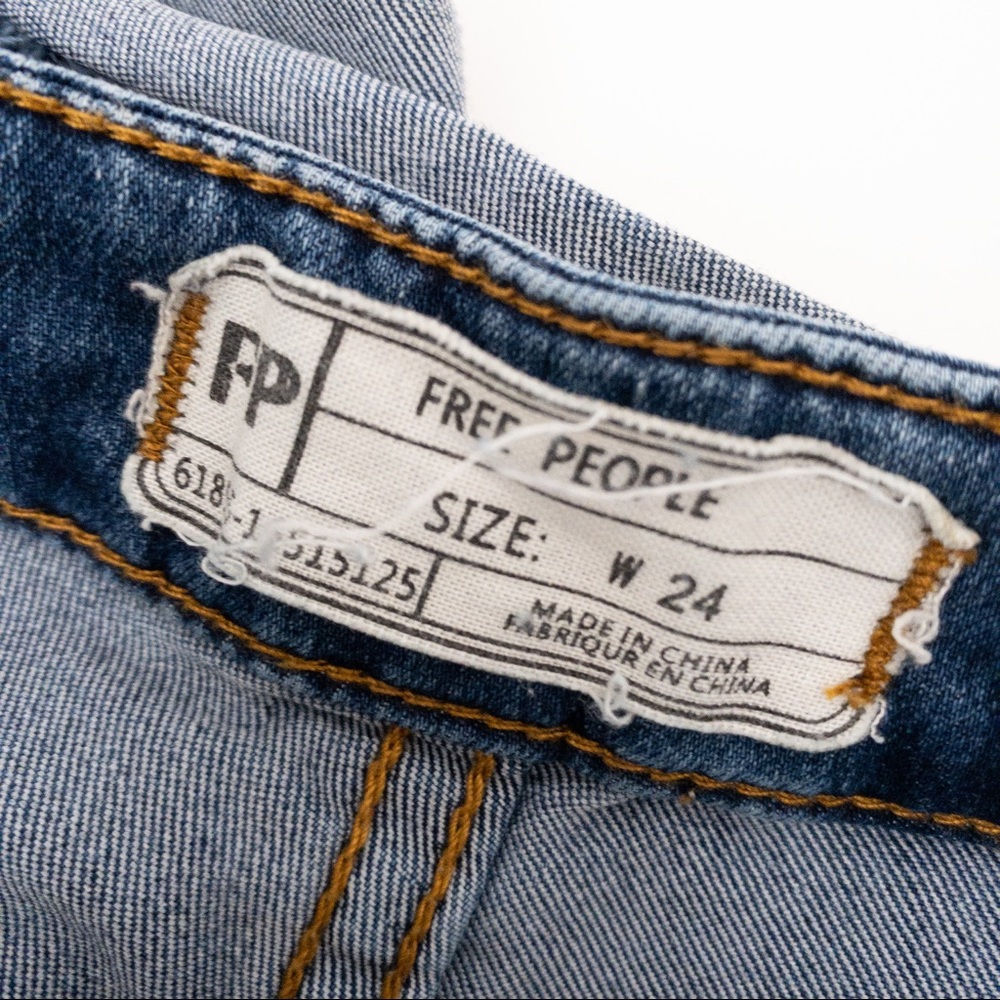 FREE PEOPLE Just Float On Flare Jeans Size 24 - Picture 9 of 11